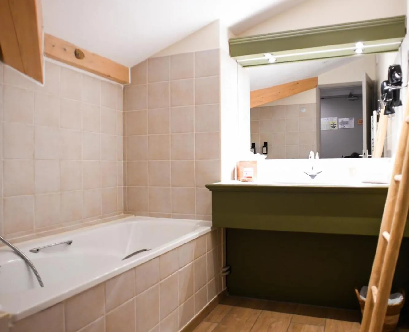 L'Arborescence Cruseilles Hotel